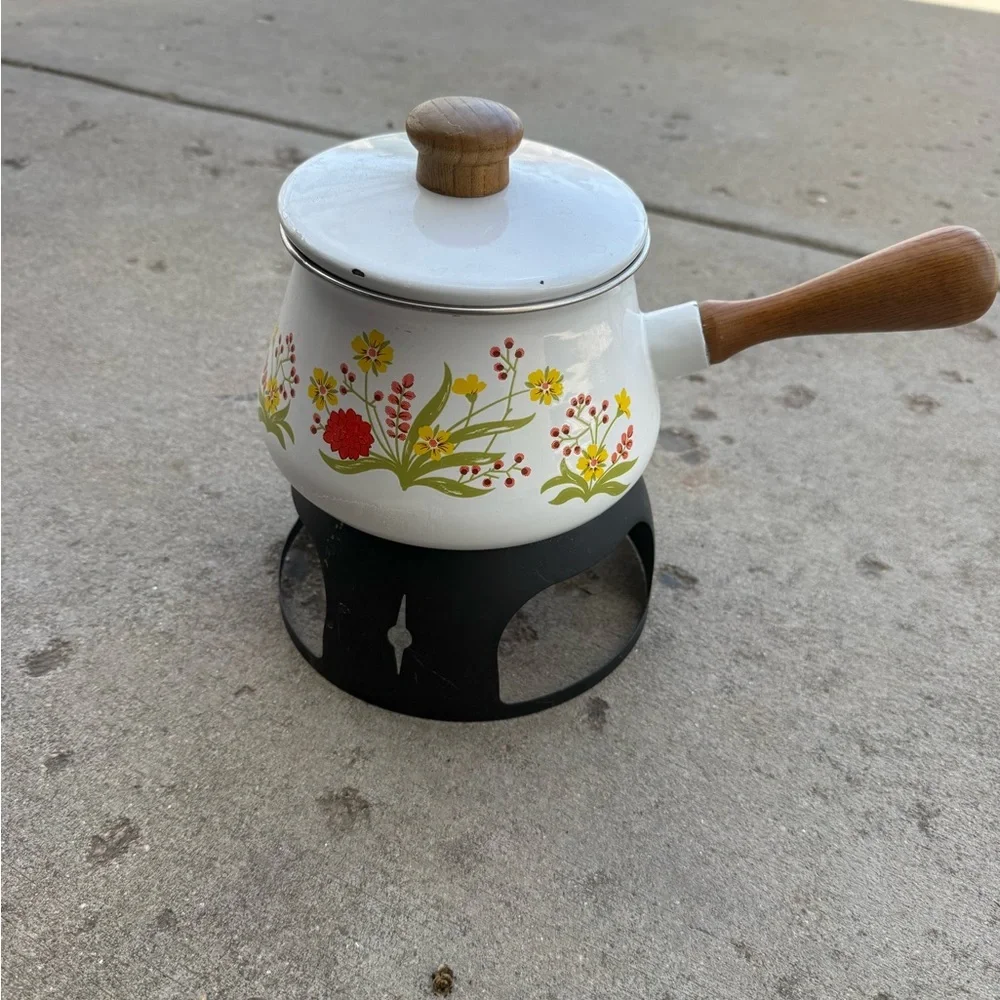 Vintage 19702 Floral Enamel fondue with Wooden Handle
